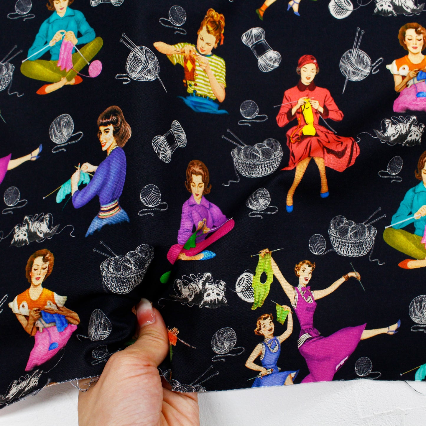 【USAコットン】Michael Miller ニッター レディ 黒地 Knitting time MICH11727-B 綿100% シーチング生地 1mカットクロス