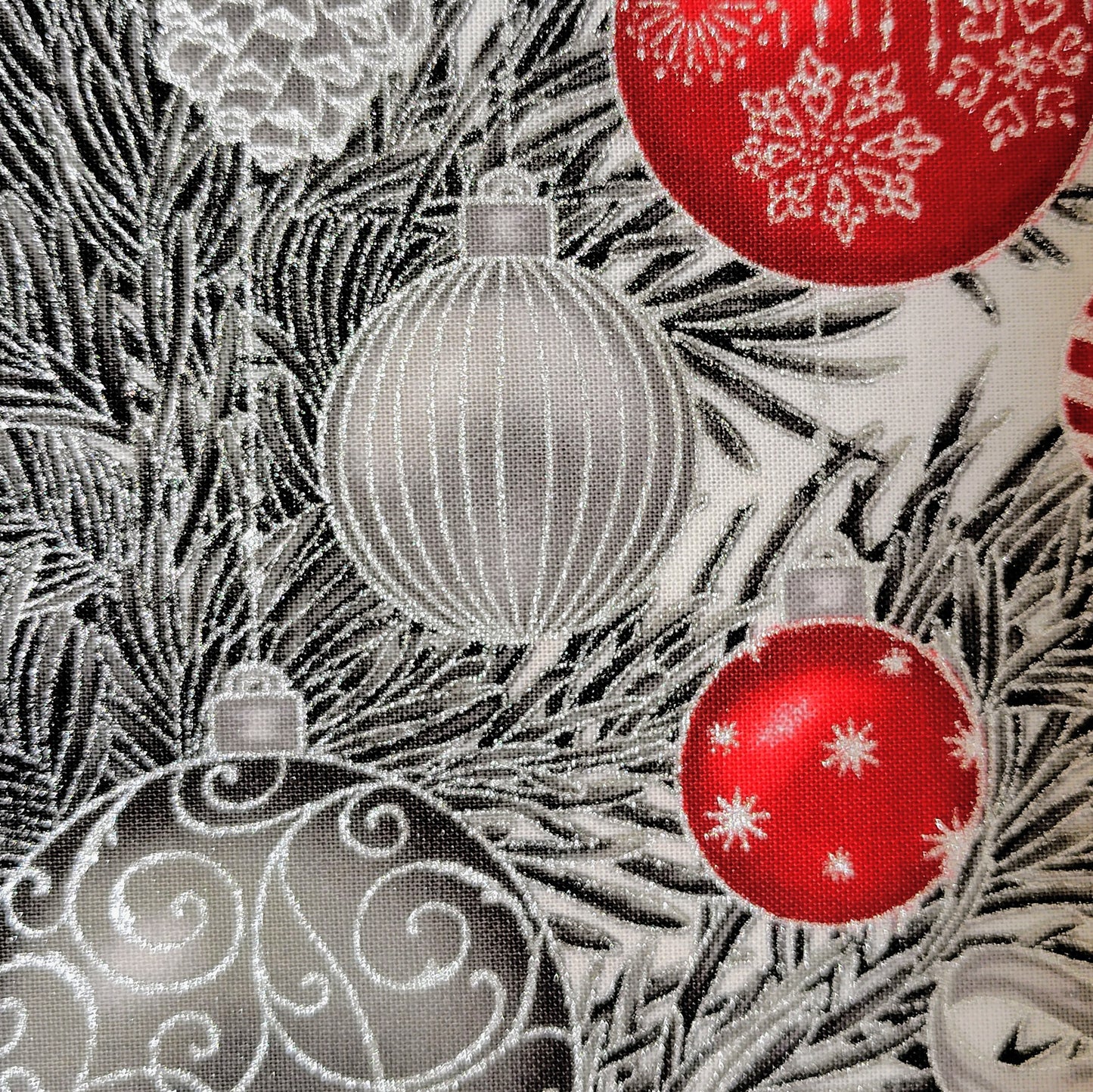 【USA輸入】Robert Kaufman Holiday Flourish クリスマス装飾 壁掛け布 60×110cm | クリスマスツリー メタリックプリント