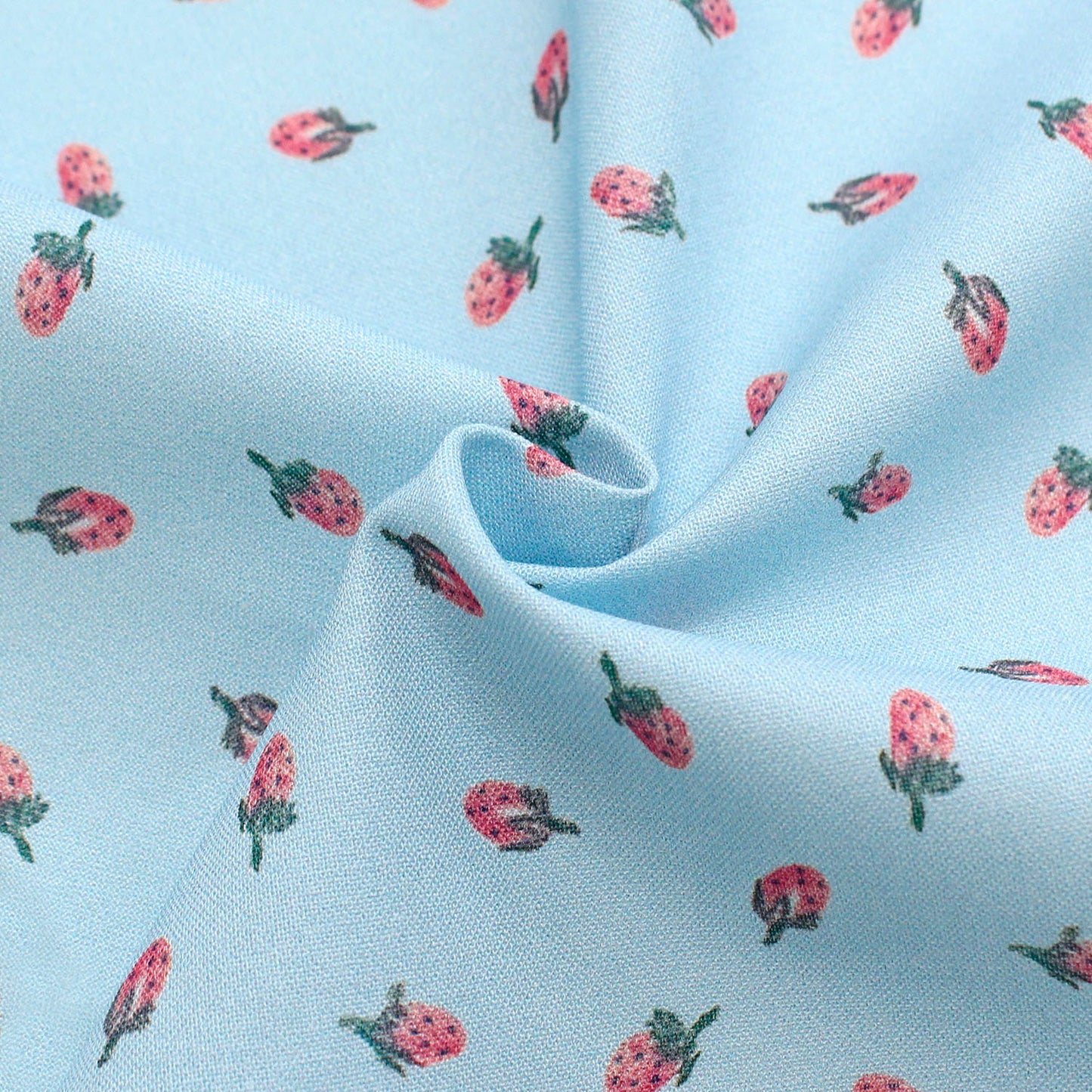 【USAコットン】STELLA 水色地 小さないちご柄 STE3070-P 綿100% シーチング生地 1mカットクロス