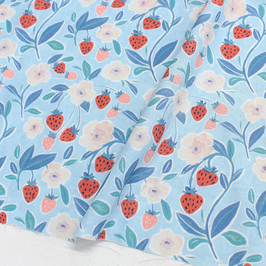 【USAコットン】STELLA 水色地 いちご柄 水彩タッチ STE3072-M 綿100% シーチング生地 1mカットクロス